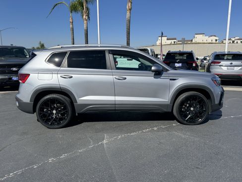 Used 2022 Volkswagen Taos SE w/ IQ.Drive SE Package image 12