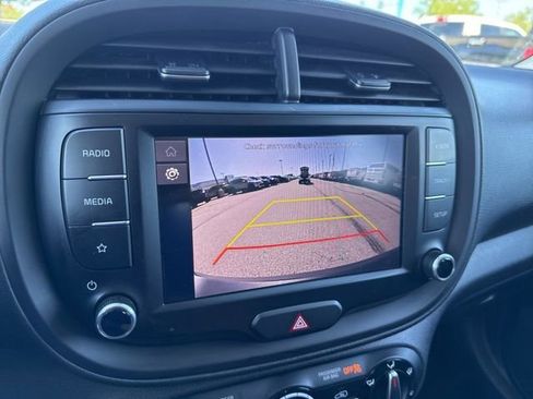Used 2023 Kia Soul LX w/ Option Group 015 FWD image 33