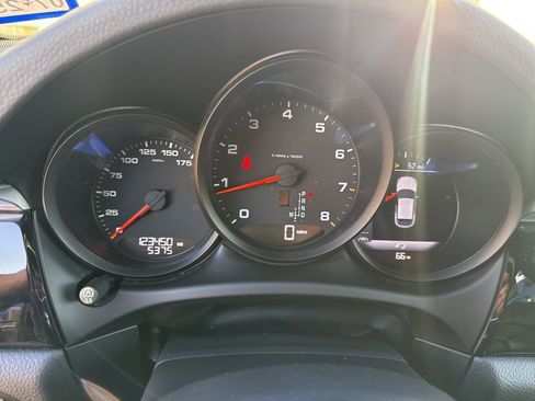 Used 2018 Porsche Macan image 11