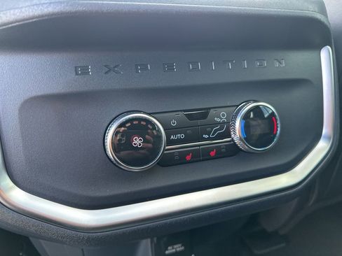 New 2025 Ford Expedition Max Platinum w/ Stealth Performance Package image 39