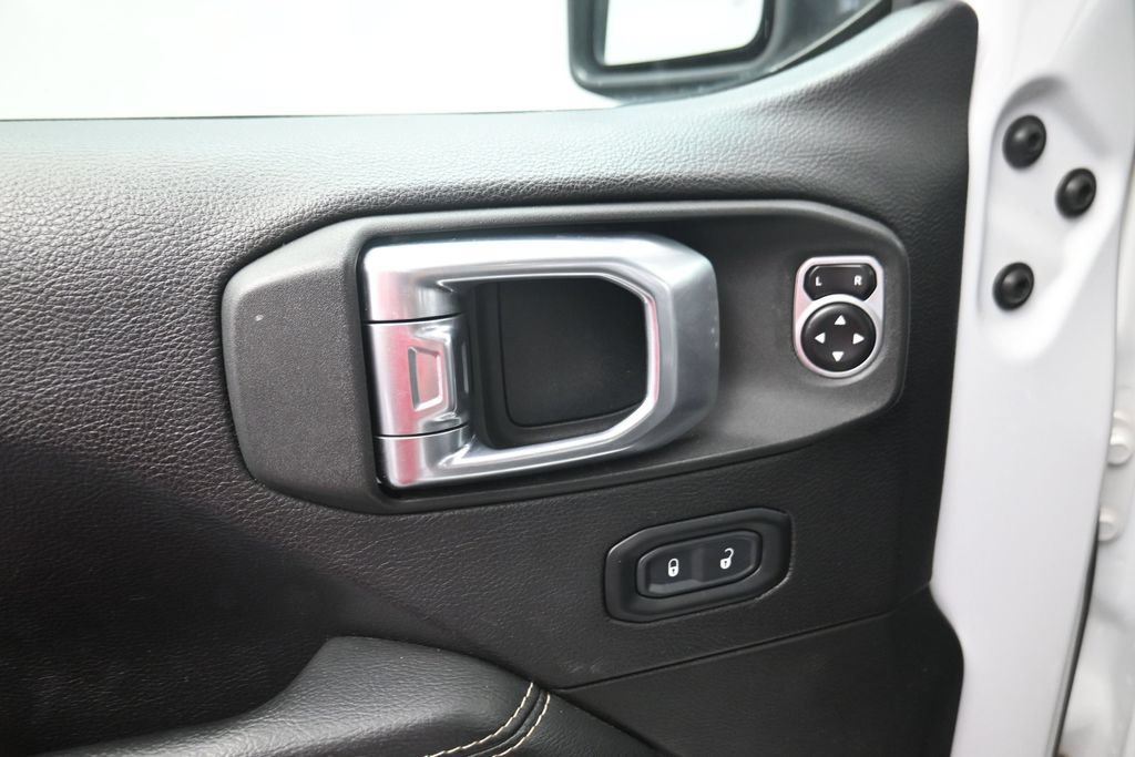 Used 2019 Jeep Wrangler Unlimited Sahara AWD/4WD image 6