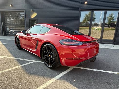 Used 2025 Porsche 718 Cayman RWD image 3
