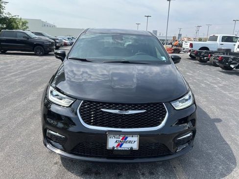 New 2026 Chrysler Pacifica Select image 10