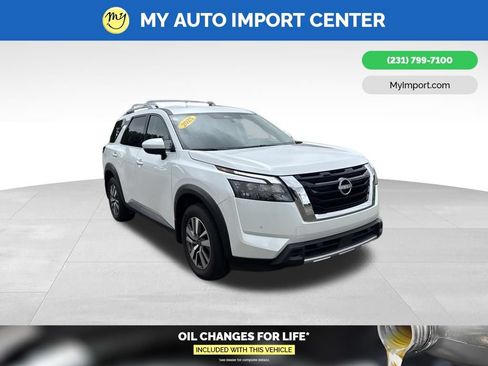 Used 2025 Nissan Pathfinder SL AWD/4WD image 1