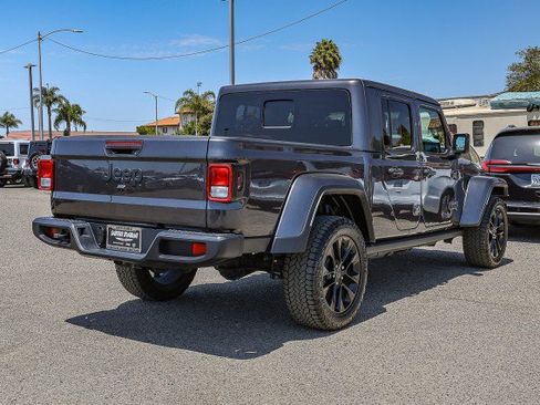 Used 2024 Jeep Gladiator Sport AWD/4WD image 4