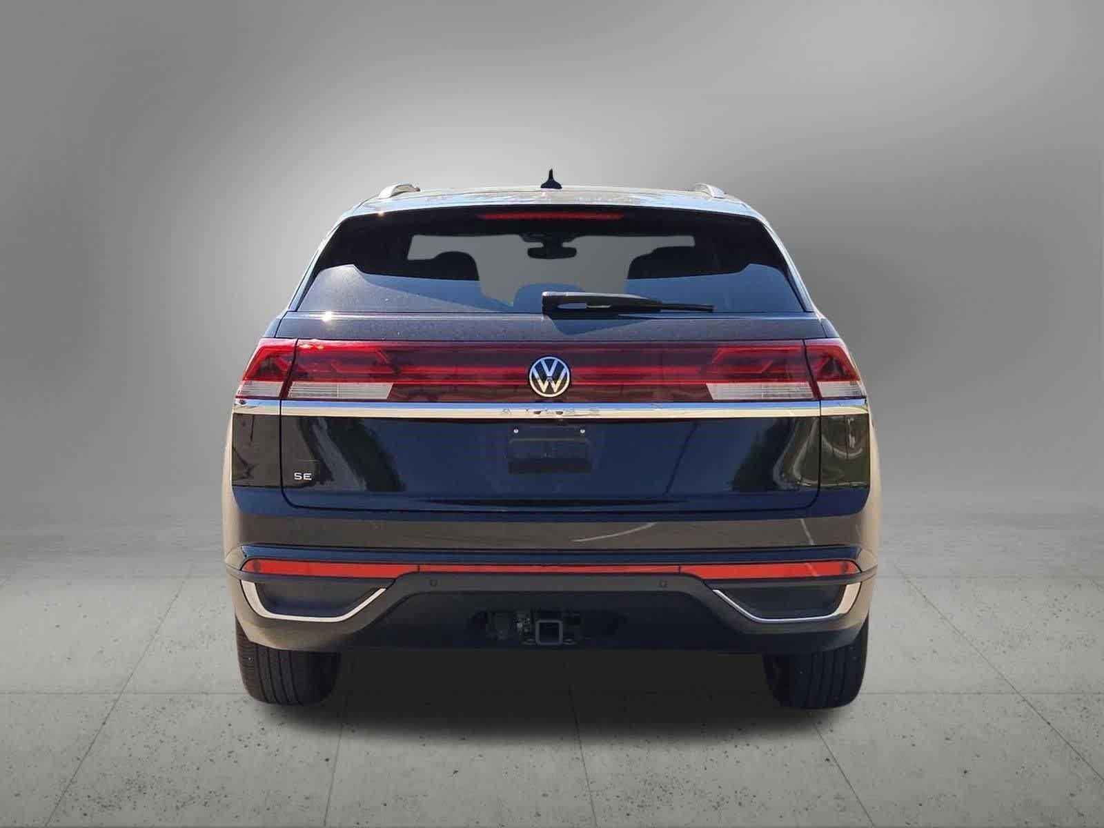 Used 2024 Volkswagen Atlas Cross Sport SE w/ Panoramic Sunroof Package FWD image 5