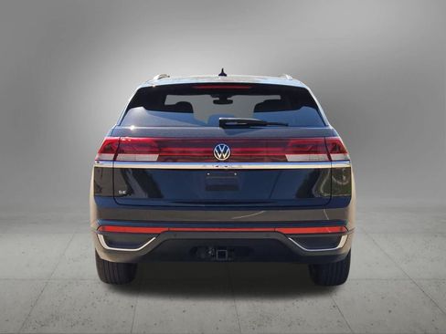 Used 2024 Volkswagen Atlas Cross Sport SE w/ Panoramic Sunroof Package FWD image 5