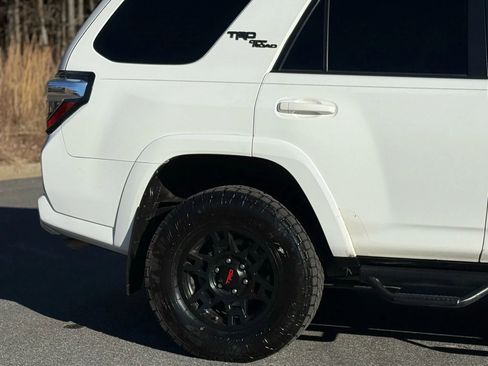 Used 2018 Toyota 4Runner TRD Off-Road image 8