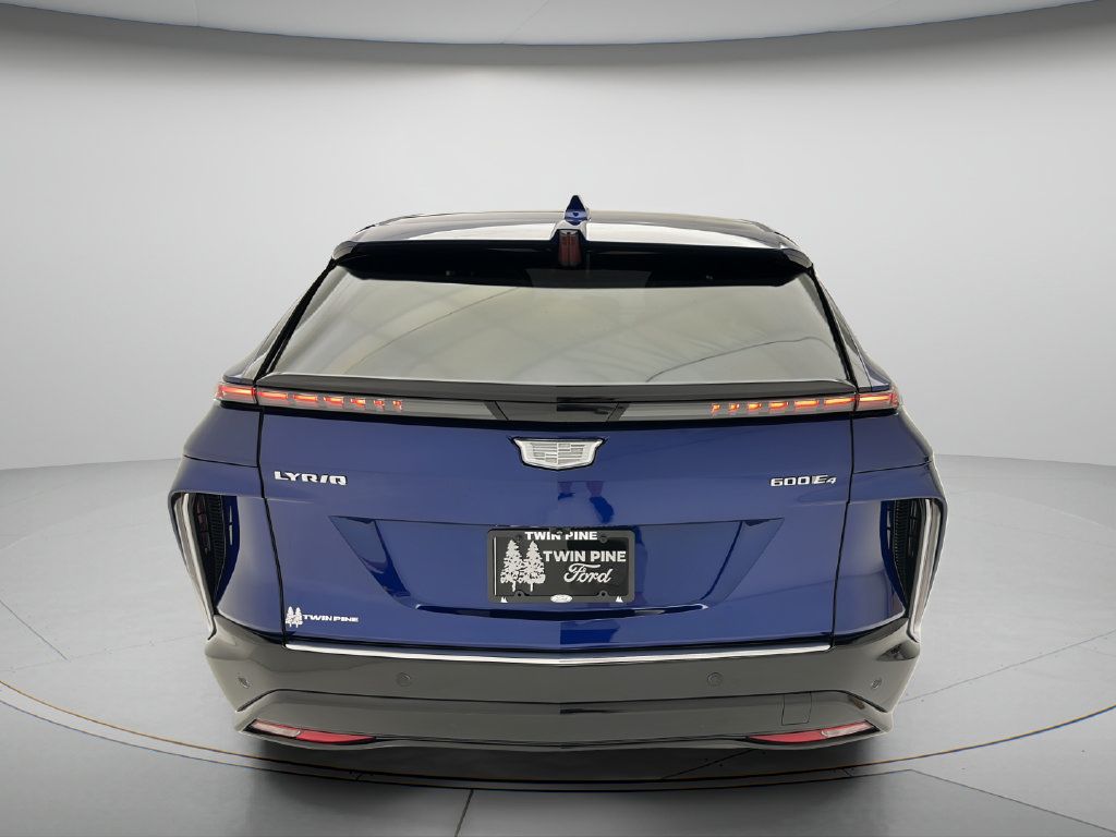 Used 2024 Cadillac Lyriq Luxury w/ LPO, Floor Liner Package AWD/4WD image 7
