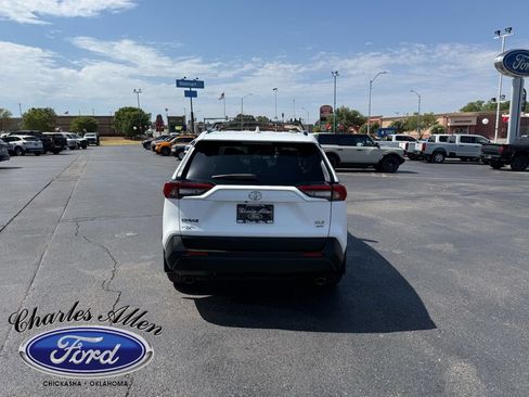 Used 2023 Toyota RAV4 XLE AWD/4WD image 4
