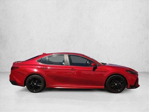 Used 2025 Toyota Camry SE FWD image 4