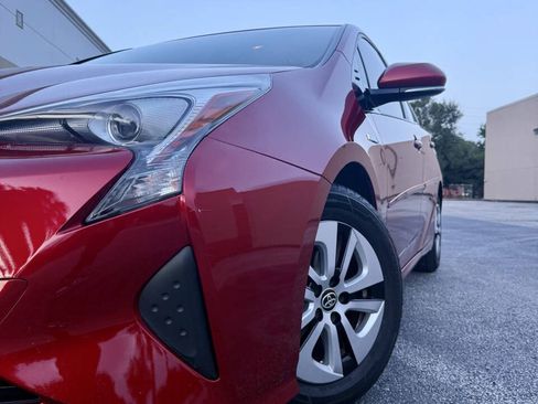 Used 2016 Toyota Prius Four Touring FWD image 27