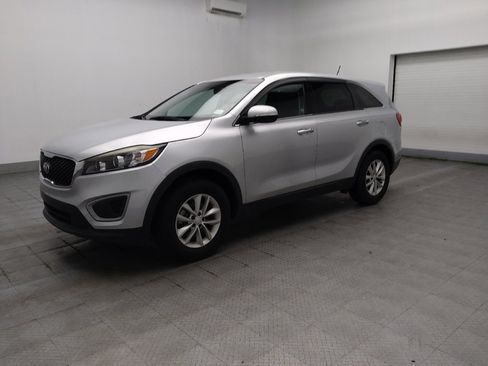 Used 2017 Kia Sorento L FWD image 2