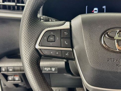Certified 2025 Toyota Sienna Limited FWD image 18