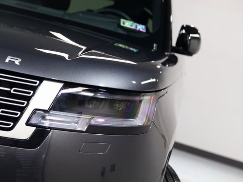 Used 2025 Land Rover Range Rover SE image 7