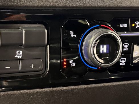 Used 2024 Chevrolet Silverado 1500 LT image 25