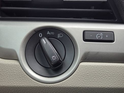 Used 2020 Volkswagen Passat 2.0T SE image 25