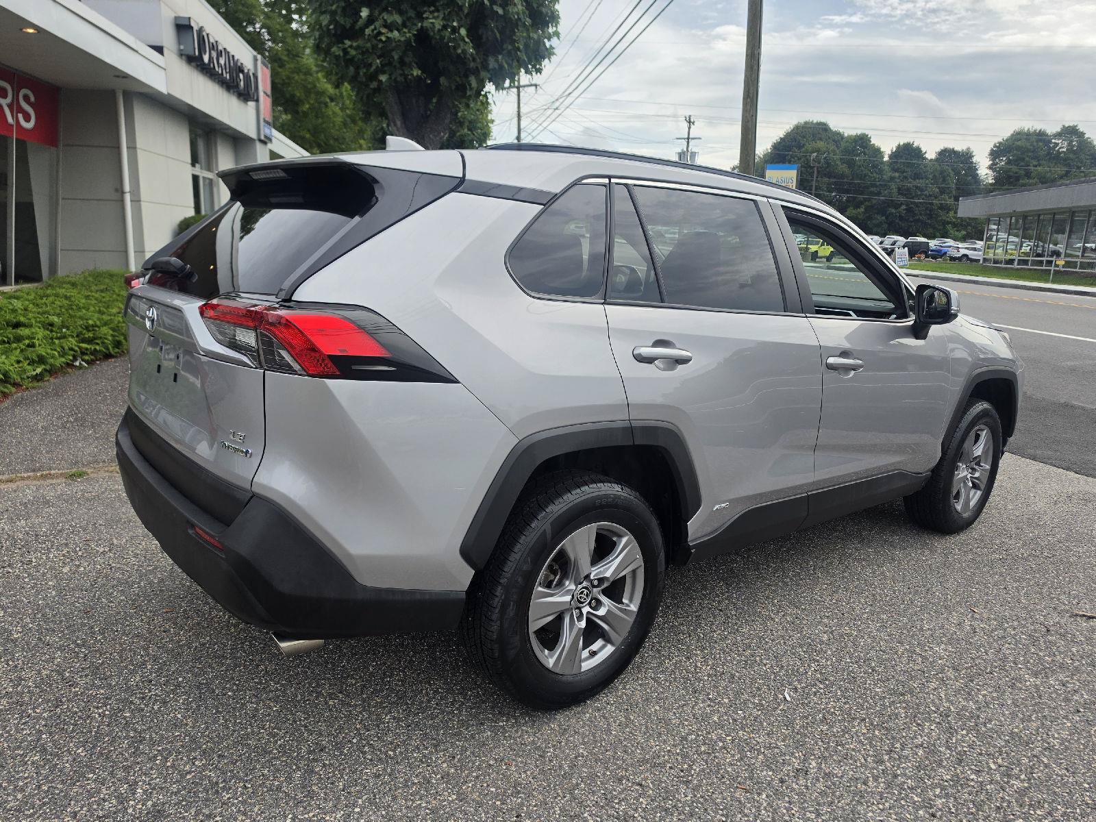 Certified 2023 Toyota RAV4 LE AWD/4WD image 3