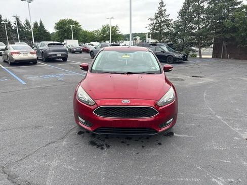 Used 2016 Ford Focus SE w/ Equipment Group 201A FWD image 2