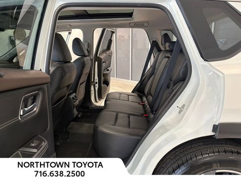 Used 2021 Nissan Rogue SL w/ Premium Package image 21