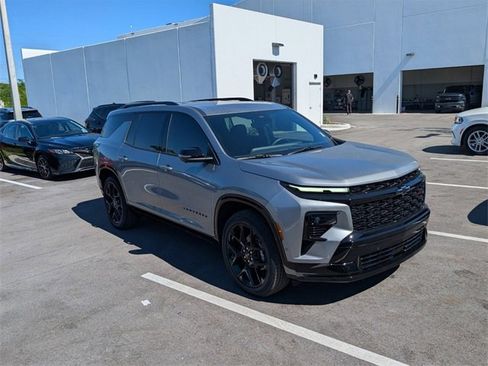 Certified 2025 Chevrolet Traverse RS w/ LPO, Floor Liner Package image 2