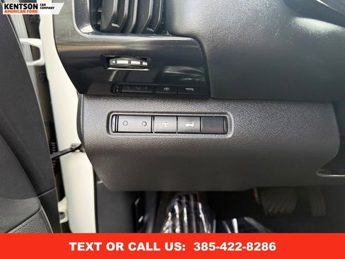 Used 2025 Nissan Pathfinder SV image 21