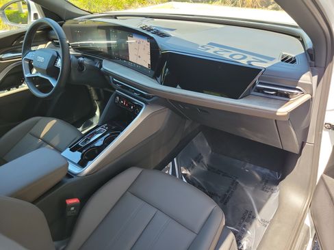 Used 2025 Audi Q5 Premium Plus AWD/4WD image 11