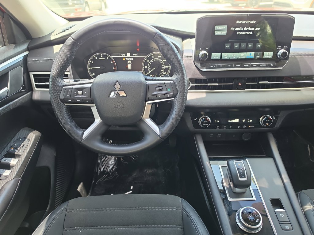 Used 2024 Mitsubishi Outlander SE Black Edition FWD image 10
