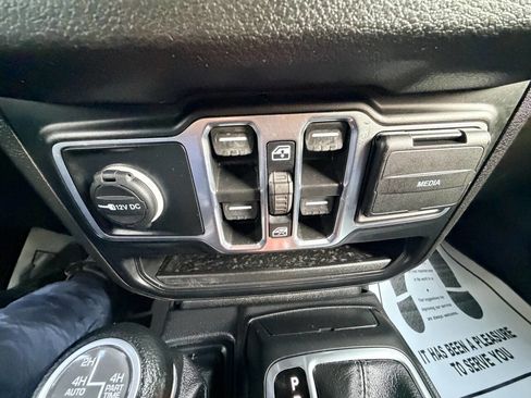 Used 2024 Jeep Wrangler Unlimited w/ Convenience Group image 58