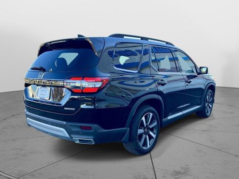 Certified 2023 Honda Pilot Touring image 4