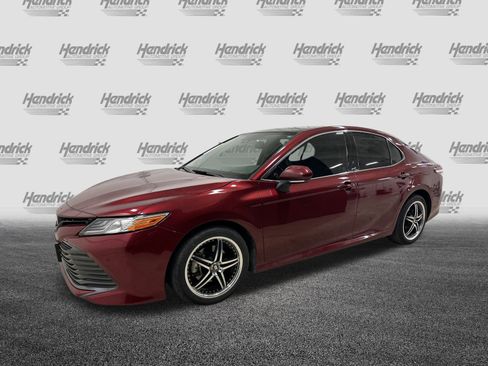 Used 2019 Toyota Camry XLE image 5