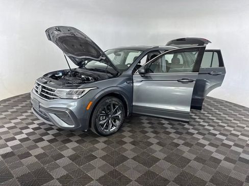 Used 2022 Volkswagen Tiguan SE AWD/4WD image 10