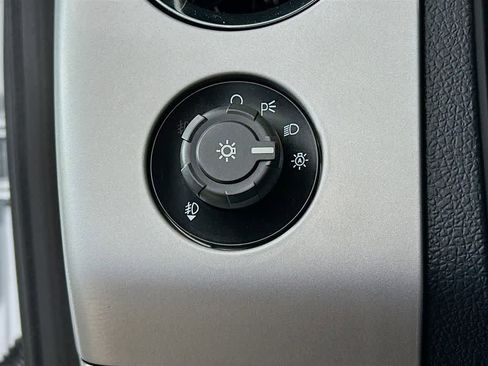 Used 2017 Ford Expedition XLT image 27