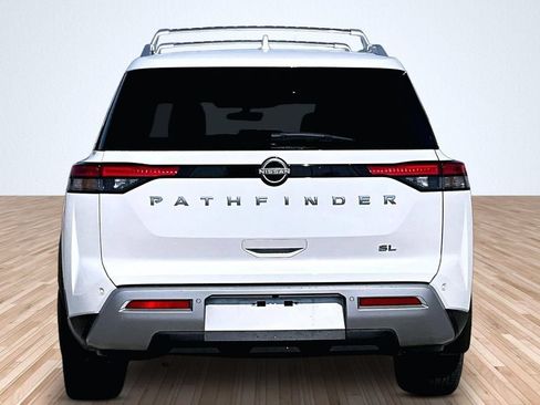 Used 2025 Nissan Pathfinder SL FWD image 4