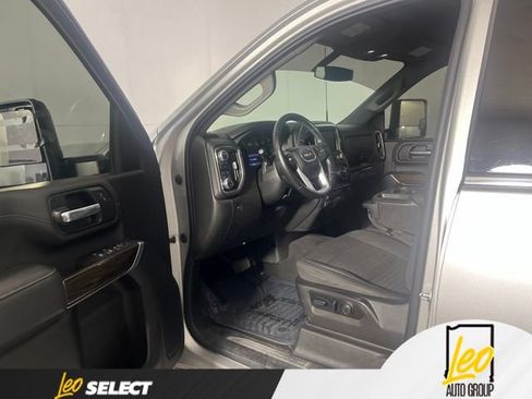 Used 2022 GMC Sierra 2500 SLE w/ SLE Value Package; AWD/4WD image 9