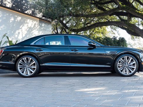 Used 2025 Bentley Flying Spur Plug-In Hybrid AWD/4WD image 5