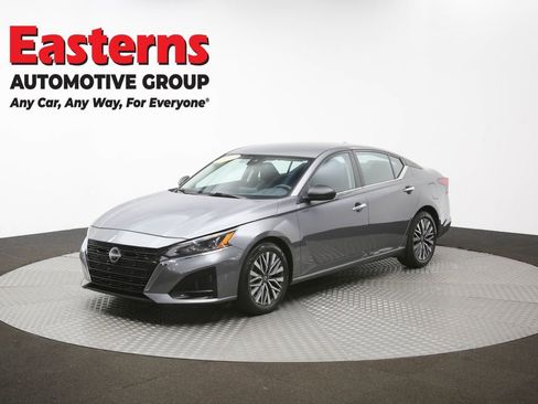 Used 2024 Nissan Altima 2.5 SV FWD image 55