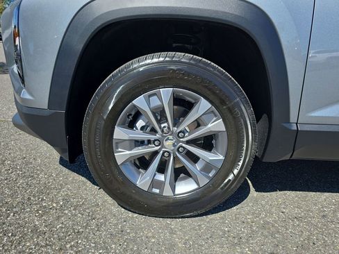 New 2025 Chevrolet Equinox LT image 34