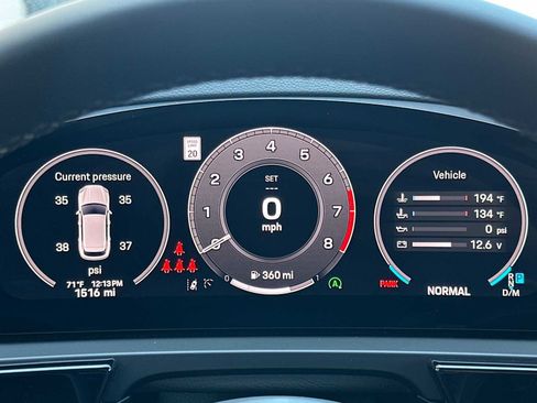 Used 2025 Porsche Cayenne image 23