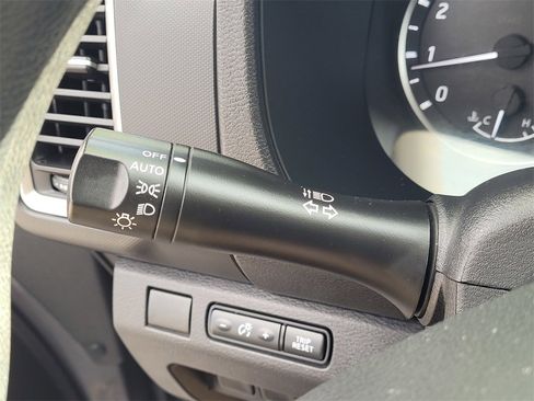 Used 2023 Nissan Frontier SV image 16