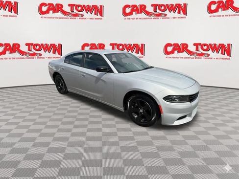 Used 2023 Dodge Charger SXT RWD image 2