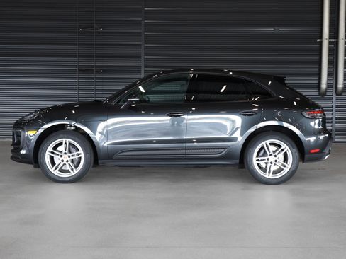 Certified 2024 Porsche Macan AWD/4WD image 9