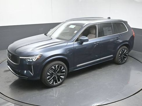 New 2026 Volvo XC90 T8 Plus w/ Protection Package Premier AWD/4WD image 45