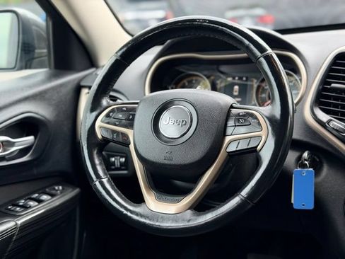 Used 2014 Jeep Cherokee Latitude w/ Cold Weather Group AWD/4WD image 16