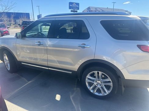 Used 2017 Ford Explorer Limited w/ Equipment Group 301A image 9