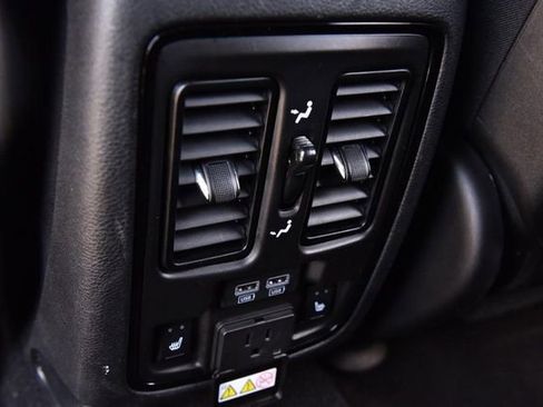 Used 2023 Dodge Durango GT image 24