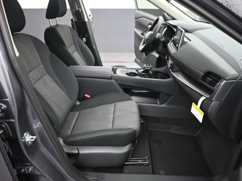 Certified 2026 Nissan Rogue SV FWD image 28