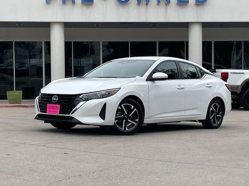 Used 2024 Nissan Sentra SV image 2