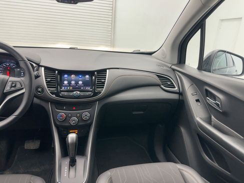 Used 2022 Chevrolet Trax LT w/ LT Convenience Package image 26