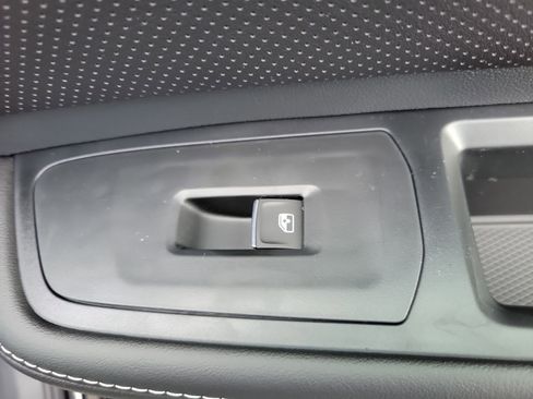 New 2026 Volkswagen Atlas Cross Sport SEL Premium R-Line image 9